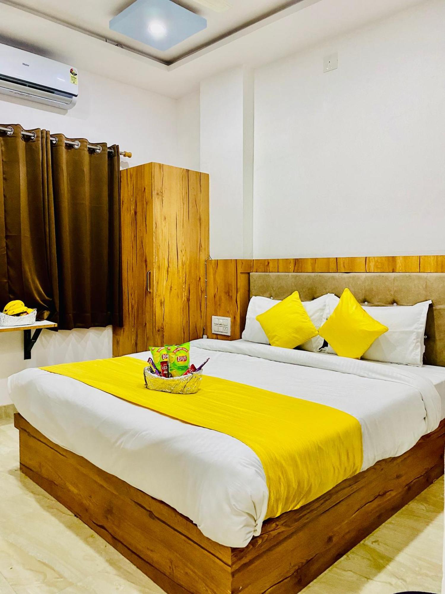 Hotel Vallabh A Lake Facing Balcony Udaipur Exterior foto